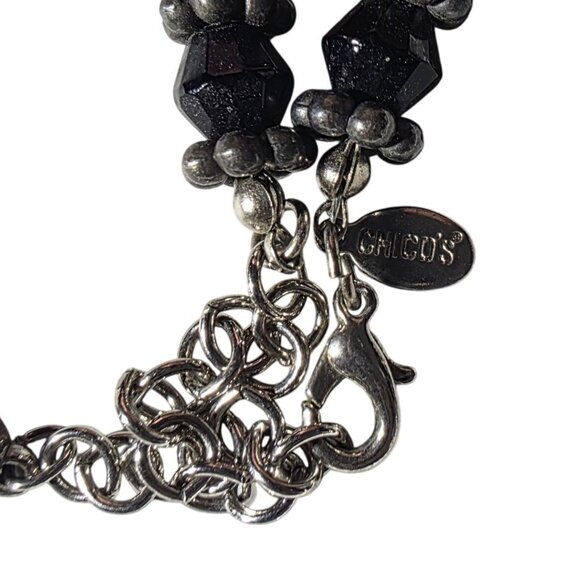 Chicos Red & Black Beaded Necklace With Oval Metal Pendant Swirl design - Picture 4 of 6